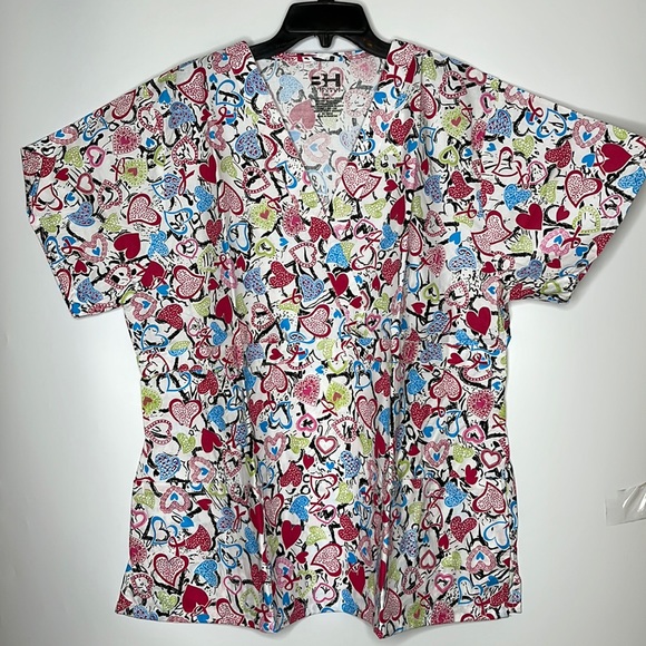Beverly Hills Uniforms Tops - NWT Beverly Hills Uniforms Scrubs 4X PLUS SIZE - Full of Hearts